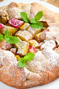 Razowa tarta rustykalna - galette z rabarbarem FIT