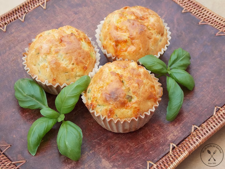 Wytrawne muffiny z łososiem i cukinią