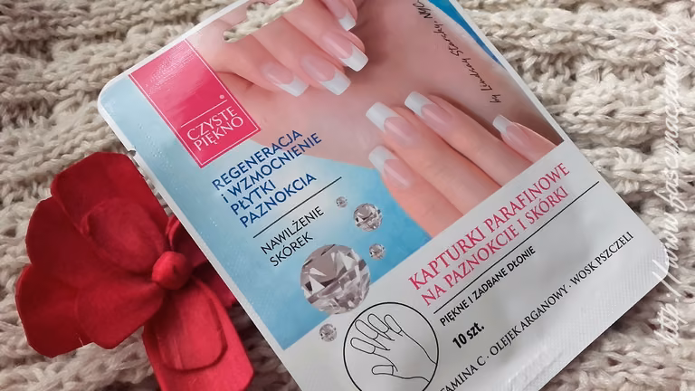 Kapturki parafinowe na paznokcie i skórki