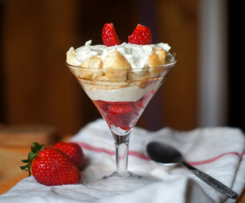 Pistacjowe "tiramisu" z truskawkami
