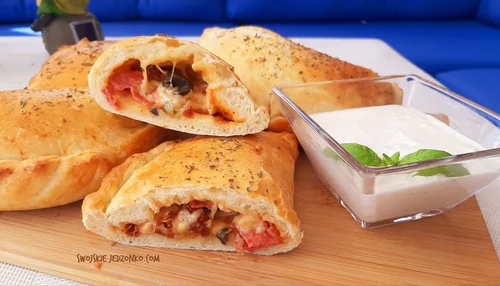 Calzone - pizzowe pierożki