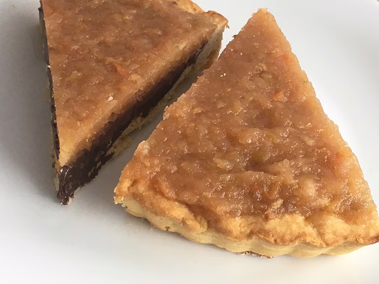 Tarta z jabłkami i kremem czekoladowym