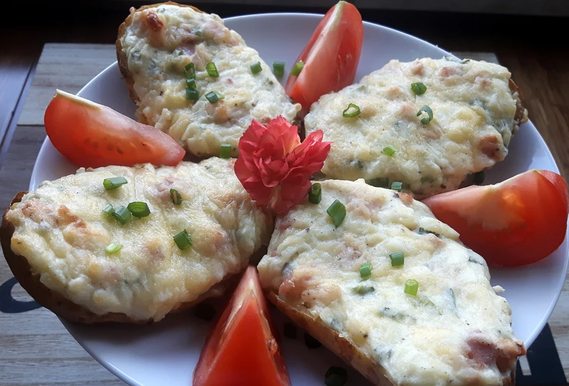PIECZONE ZIEMNIAKI NADZIEWANE BOCZKIEM