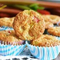 muffiny orkiszowe z rabarbarem i orzechami