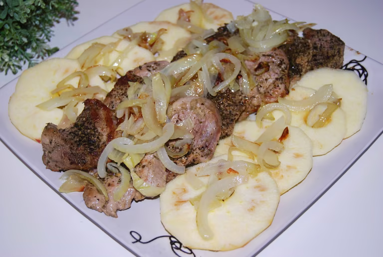 Polędwiczka ziołowa z jabłkiem