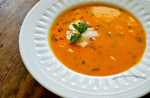 Aromatyczny krem z dyni i żółtej papryki