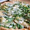 Pełnoziarnista Pizza z Marynowanymi Karczochami i Rukolą