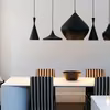 Designerskie oświetlenia nad stołem