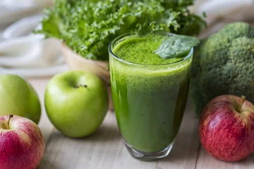 Sok z cukinii i kolendry. Sok owocowo warzywny