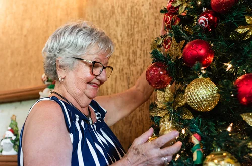 „Dzieci siedziały z nosami w telefonach. A ja przy stole czułam się jak relikt przeszłości” — pisze Krystyna [LIST]