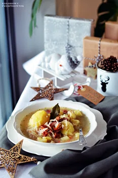 Zupa z ziemniakami, kiełbasą i kapustą kiszoną