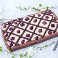 Smaczny zeszyt: Mazurek czekoladowy z wiśniami