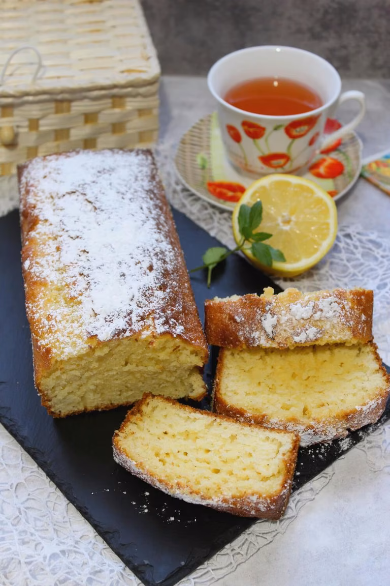 Cytrynowa babka łyżką mieszana