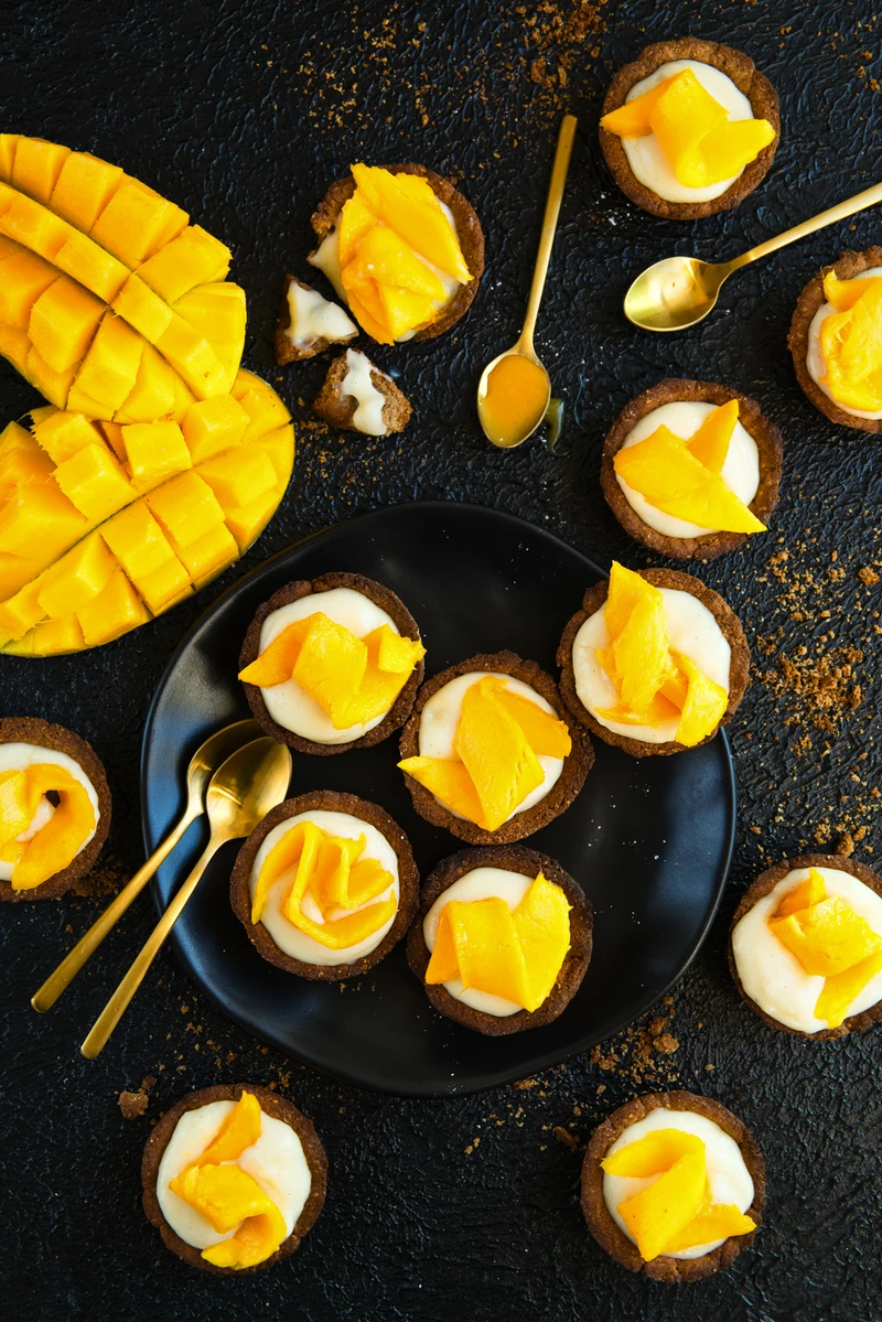 Owsiane babeczki z budyniem i mango
