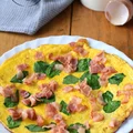 Omlet z boczkiem i szpinakiem