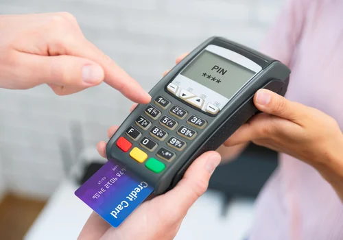 Koniec Visy i Mastercard? Europa szykuje rewolucję w płatnościach!