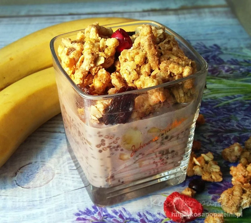 Kakaowy pudding z chia i bananem