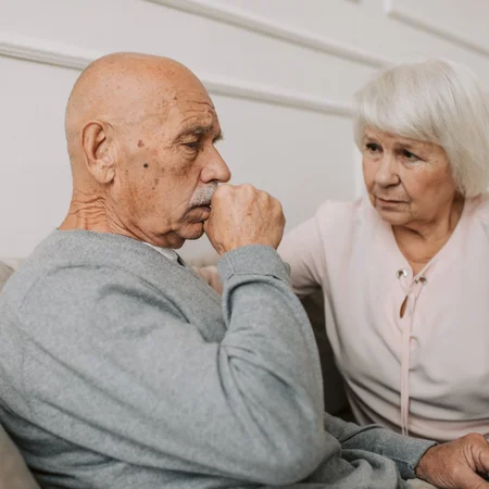 Rząd znowu zmienia plan bonu senioralnego. Mniej osób skorzysta!