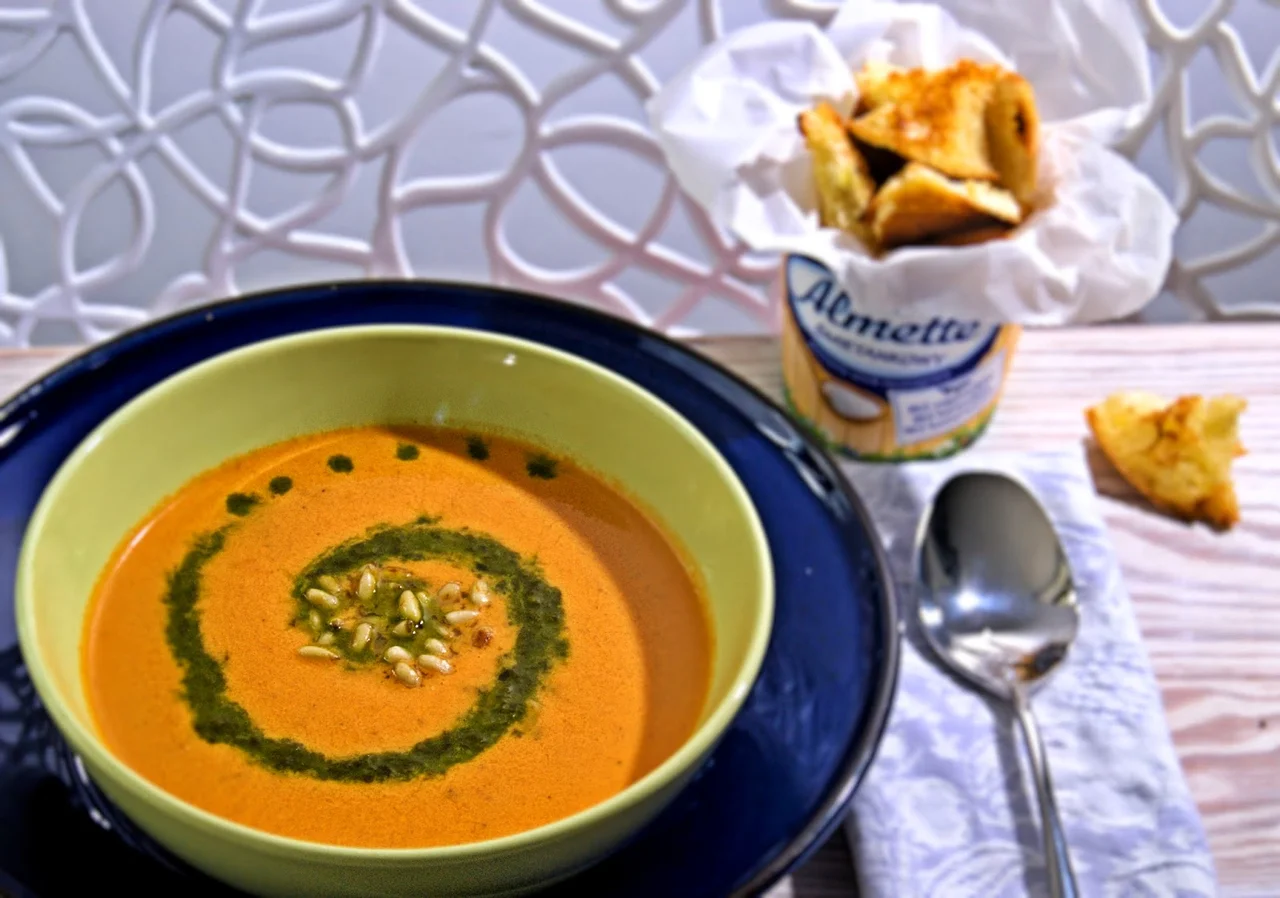 Krem z pieczonych pomidorów z sosem śmietankowo-cydrowym