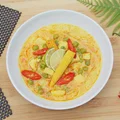 Azjatycka zupa z kurczakiem i czerwoną pastą curry