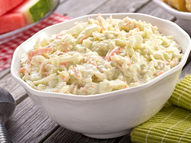 Colesław jak z KFC! Sałatka z białej kapusty