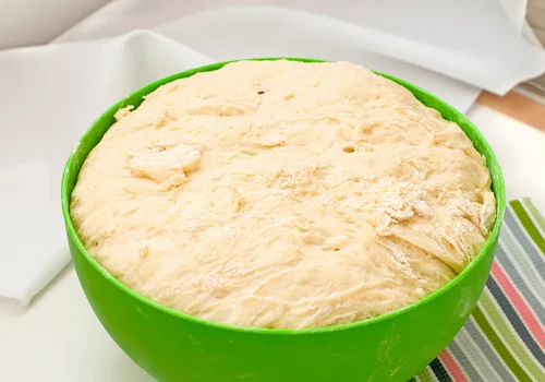 Ciasto drożdżowe nie rośnie zimą? Oto metoda, dzięki której zawsze wychodzi puszyste!