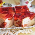 ciasto kisielowe ze śliwkami i galaretką