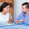 Mąż nie chce jechać ze mną na wakacje! Jego tłumaczenie mnie dobiło [LIST]