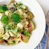 Kokardki (farfalle) z piersią kurczaka, serem Gorgonzola i brokułami