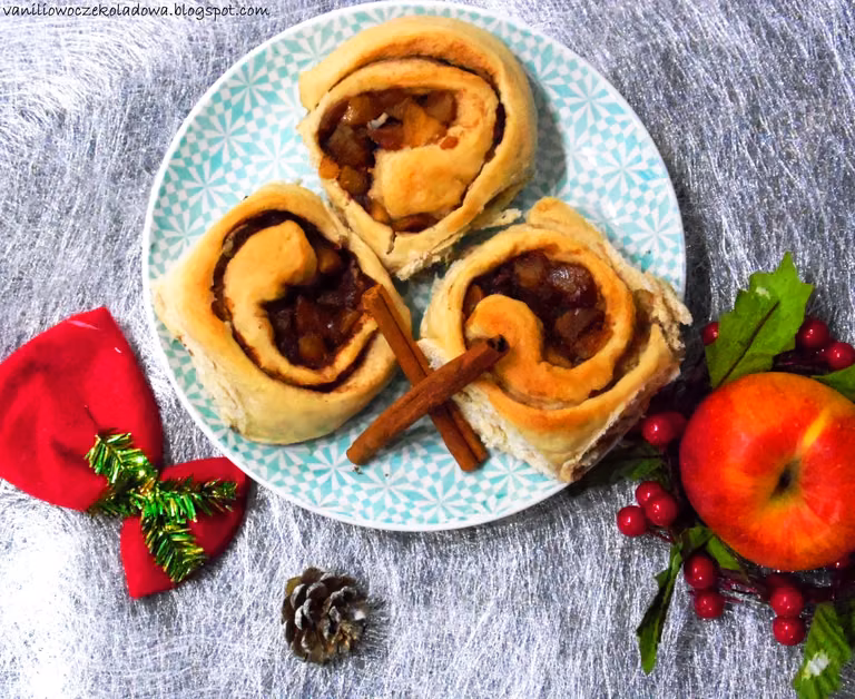 Ślimaczki szarlotki na drożdżowym, czyli Cinnamon & apple rolls buns