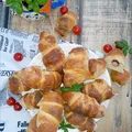 Bazyliowe bułeczki z frankfurterkami