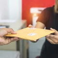 Kiedy przyjdzie listonosz z „pakietem wyborczym”? Sprawdź!