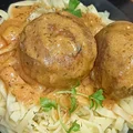 Pulpety drobiowe w sosie śmietanowo - pomidorowym