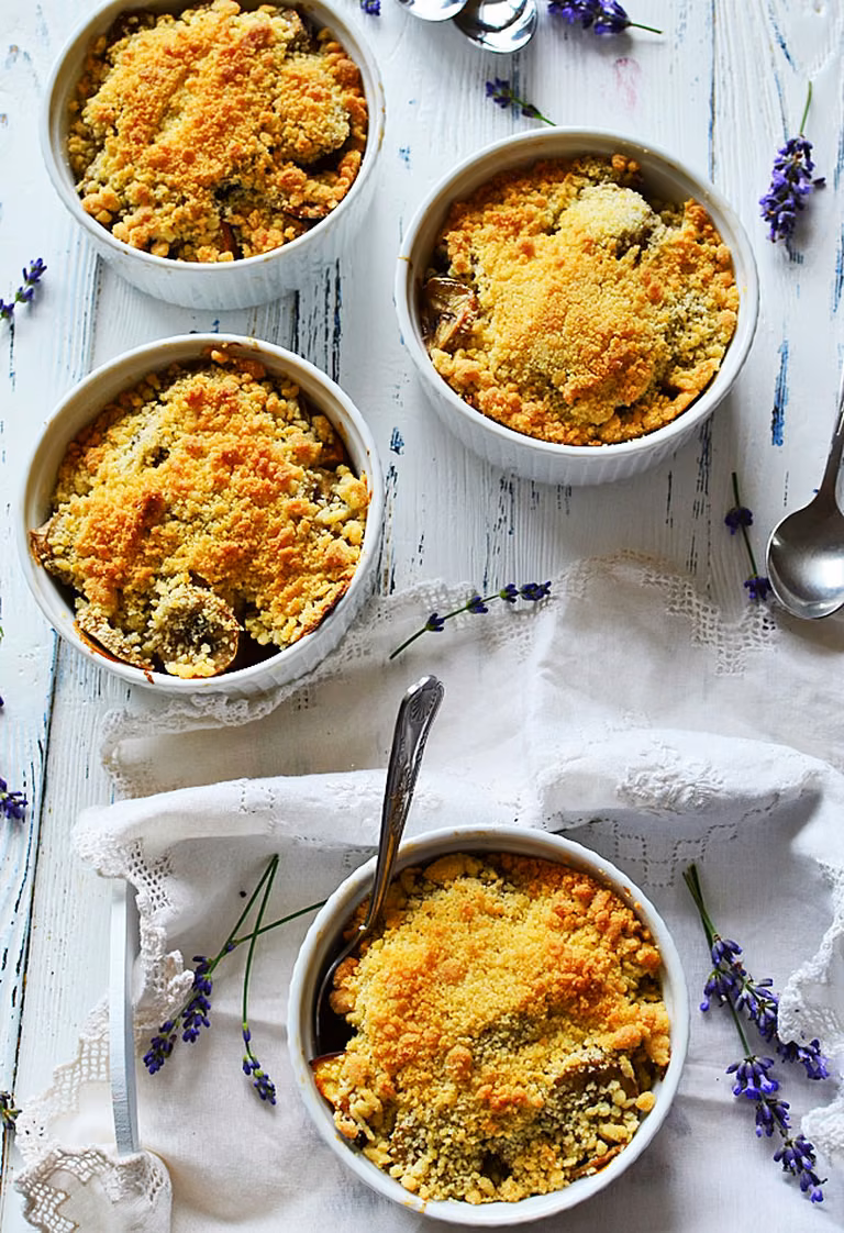 Crumble, czyli brzoskwinie i banany zapiekane pod kruszonką
