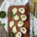 ROLADKI Z KURCZAKA Z BAZYLIOWYM PESTO I ORZECHAMI