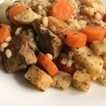 Mięso pieczone z kaszą pęczak i warzywami