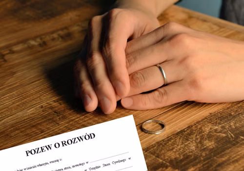 Jak napisać pozew o rozwód? Te 2 elementy są kluczowe