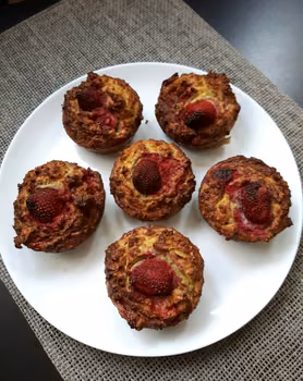 Bezglutenowe muffiny z truskawkami z mąki kokosowej...