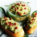 Guacamole z czerwonym pieprzem