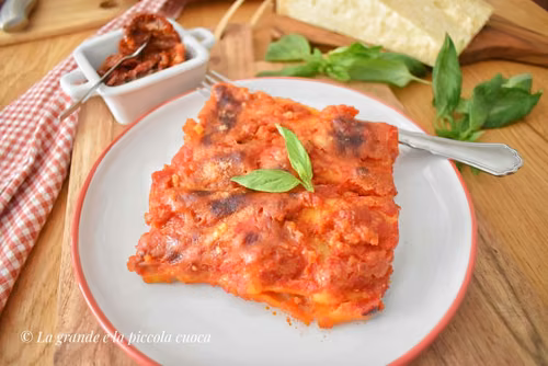 Cannelloni z mięsem i sosem pomidorowym