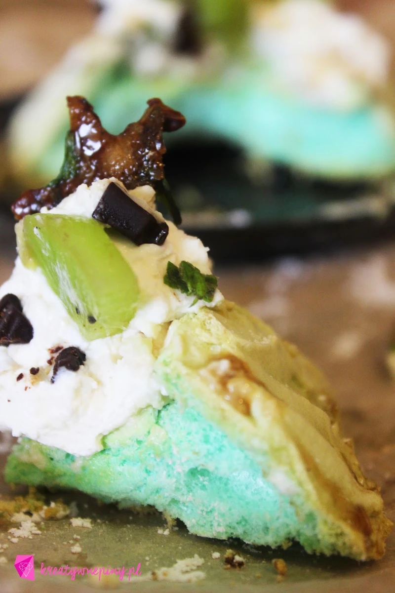 Zielona Pavlova, kiwi-mięta-czekolada