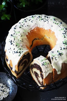 Drożdżowa babka z makiem