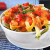 Tagliatelle z kurczakiem w delikatnym sosie pomidorowym