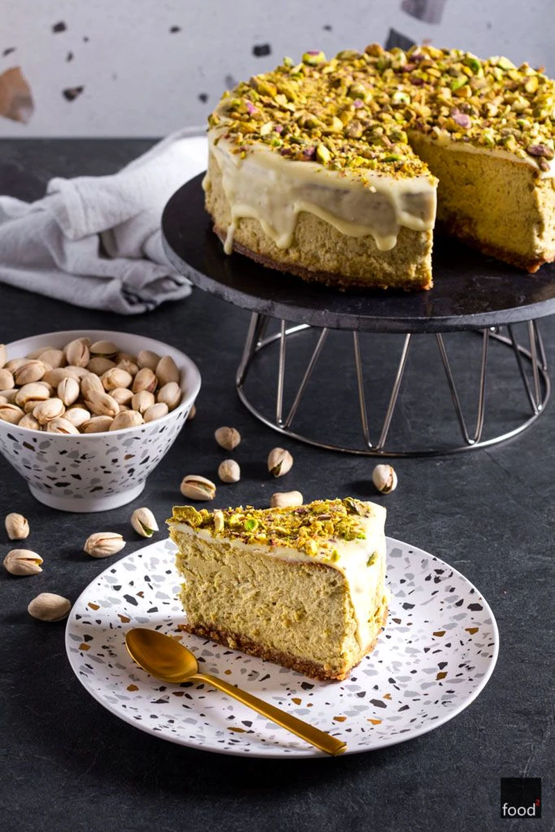 Sernik pistacjowy z białą czekoladą - food²