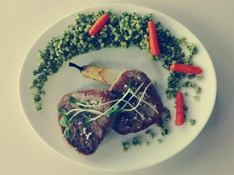 Stek z zielonym pęczakiem