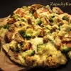 PIZZA NA PEŁNOZIARNISTYM SPODZIE Z BROKUŁEM I KURCZAKIEM W ROLI GŁÓWNEJ
