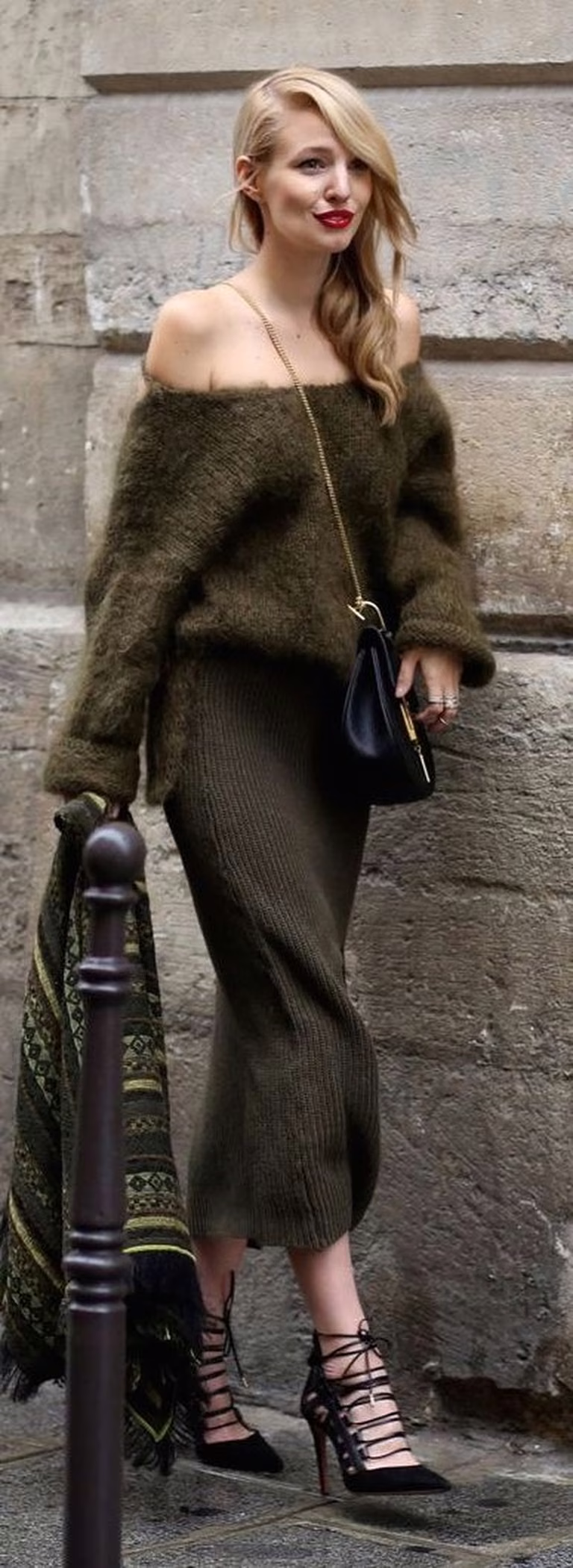 Stylizacja w kolorze khaki