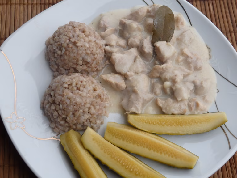 Karkówka w sosie chrzanowym