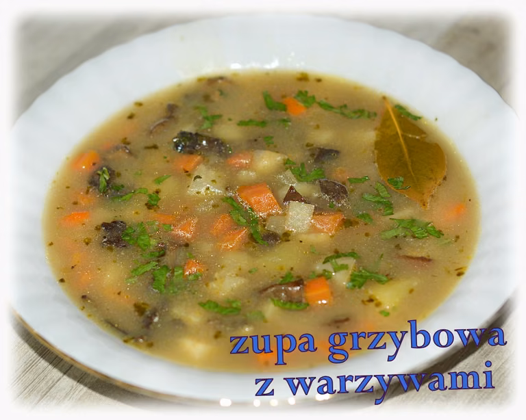 Zupa grzybowa z warzywami