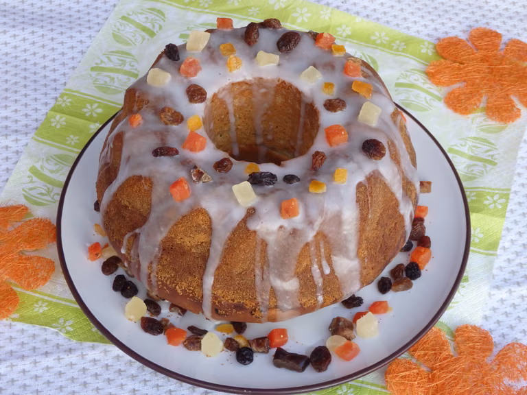 Jogurtowa babka z bakaliami